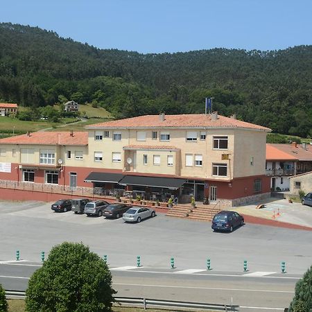 Hostal Baviera Pesués エクステリア 写真
