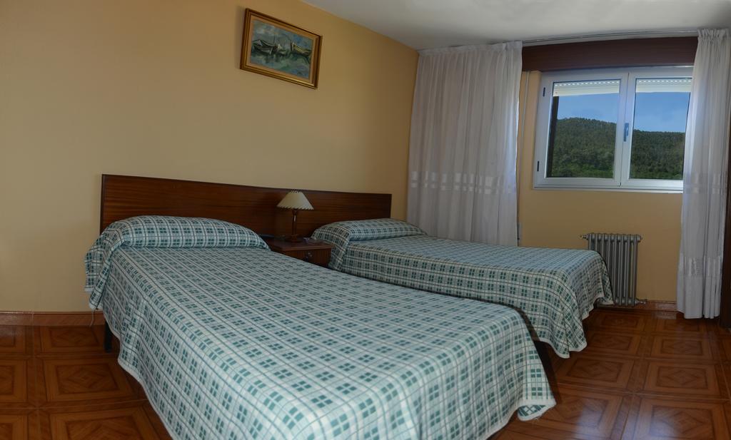 Hostal Baviera Pesués エクステリア 写真